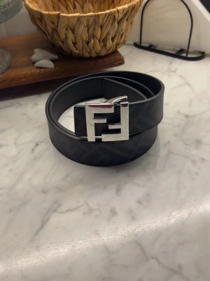 Fendi bälte  - Stilrent och fräsch bälte i nyskick