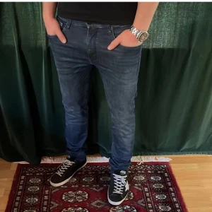 Replay Grover jeans  - Replay Jeans | Bra skick | Storlek 33/32 | Pris - 549kr | Modellen är ca 178cm lång | Hör av dig vid minsta fråga eller fundering!!