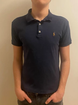 Ralph lauren piké  - Ralph lauren pike i bra skick, är i storlek s, men passar även xs.