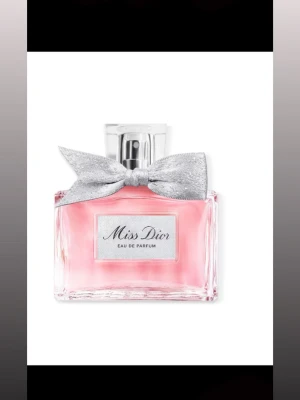 Dior edp - Säljer min miss dior edp som jag fick i julklapp, kan även bytas om nån har ny miss dior parfum. Har bara sprayat 2 ggr sen jag öppnade och förpackningen finns kvar. 100 ml