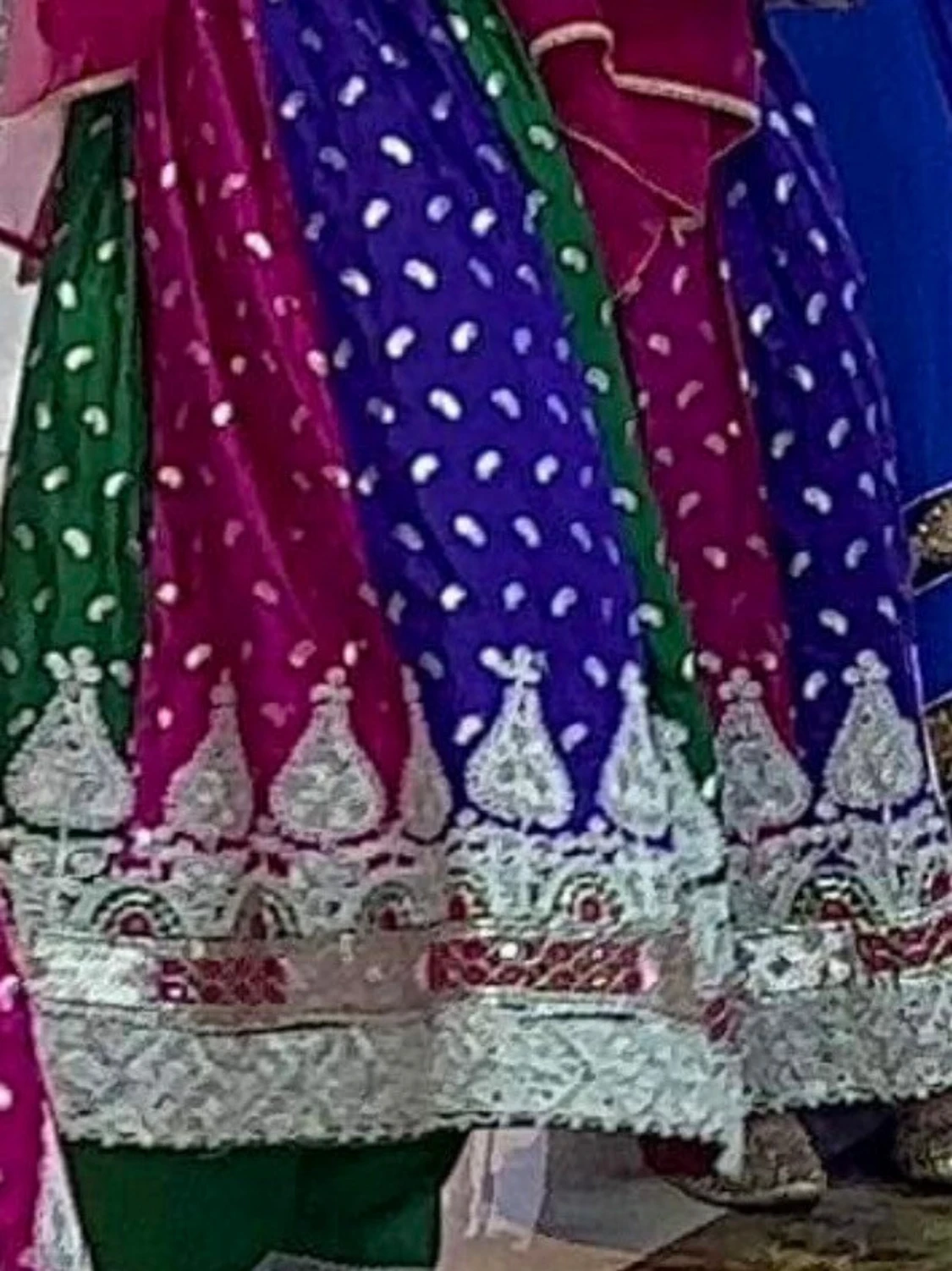 Färgstark långklänning med brodyr - 3