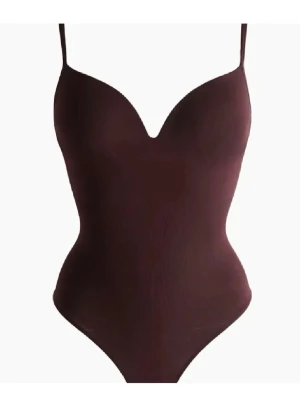 Viral body från hm  - Säljer denna slutsålda virala bodyn från H&M! Aldrig använd! 