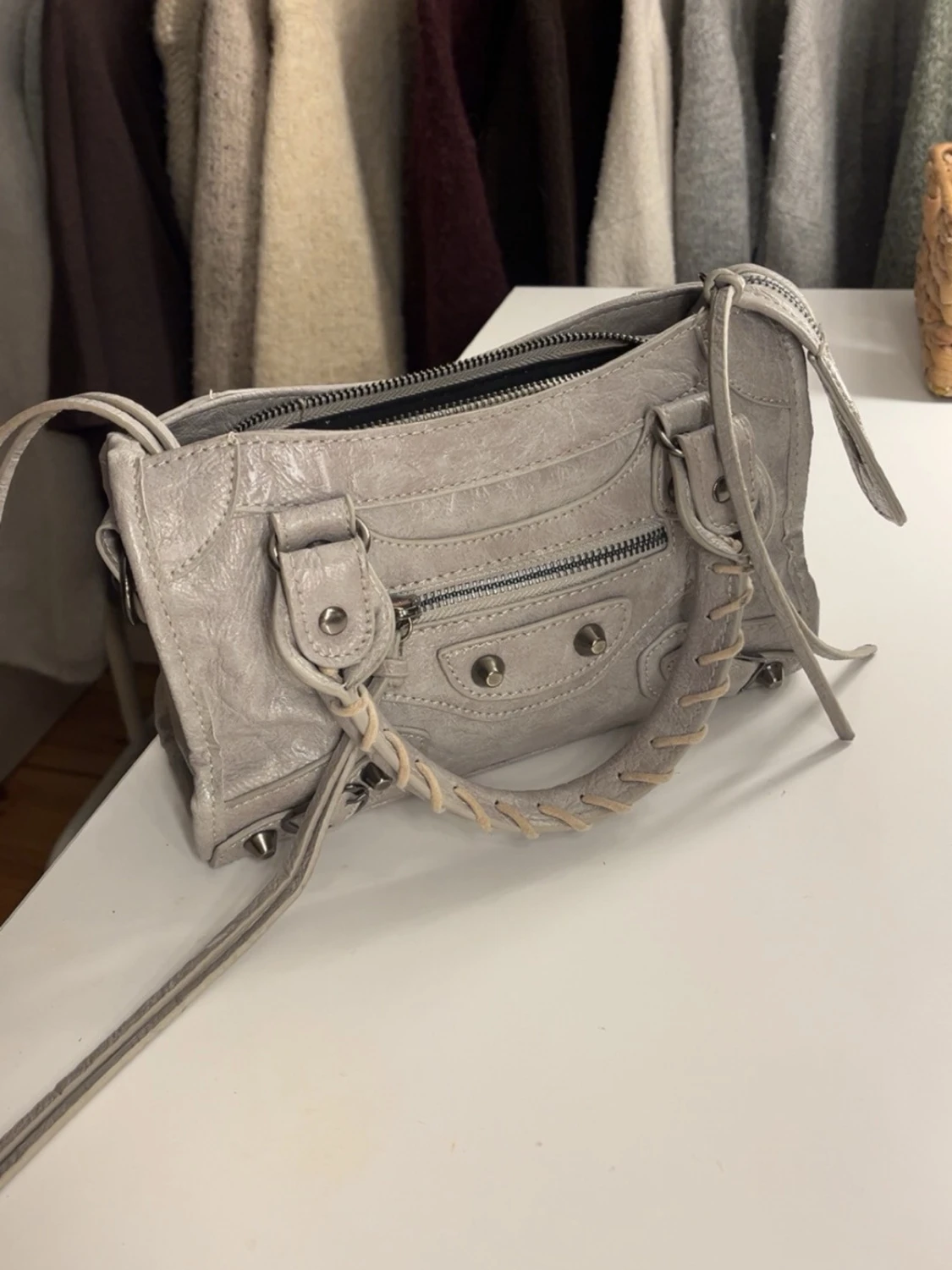Grå handväska 