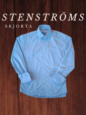 Skjorta från Stenströms - Vi säljer en riktigt snygg Stenströms skjorta i storlek 42, fitted body. Modellen är 183 cm och skjortan är i mycket bra skick utan några synliga defekter. Om du har fler frågor om skjortan skriv gärna!👍