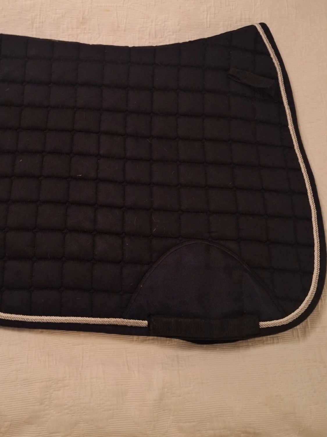 Svart quiltad schabrak från Trinity - 1