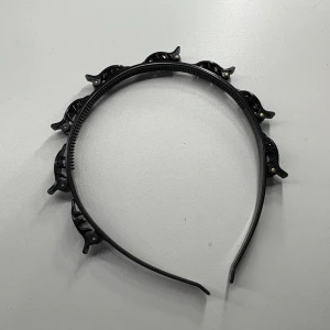 Diadem med klämmor - Säljer ett diadem med klämmor 