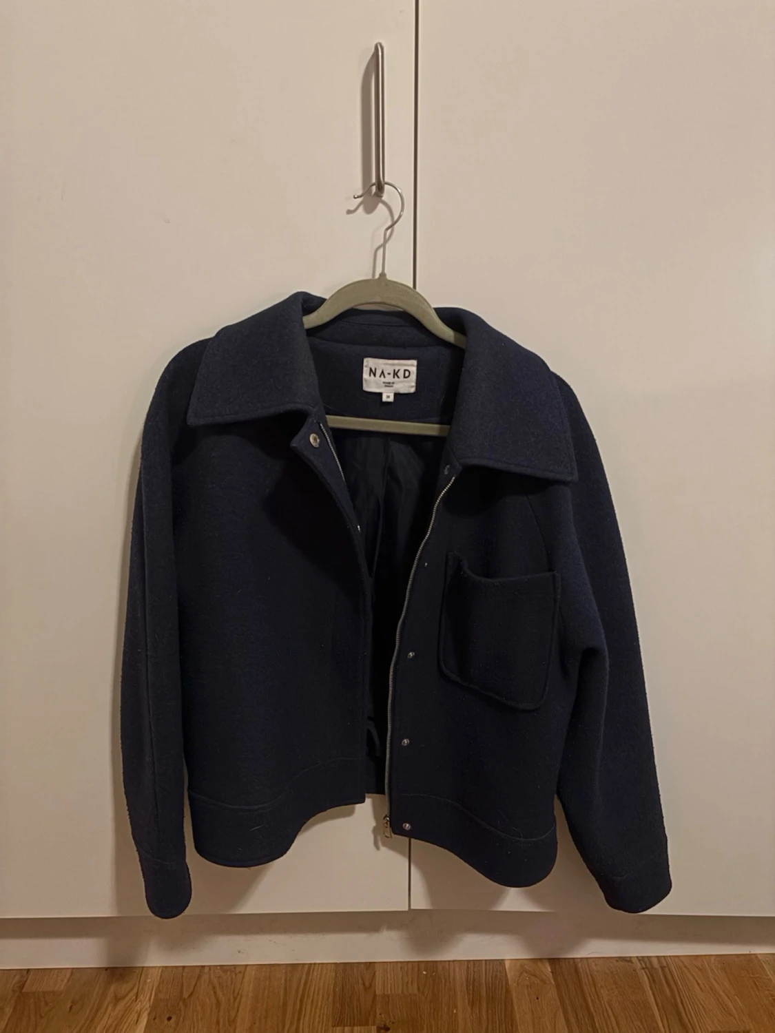 Mörkblå jacka från NA-KD