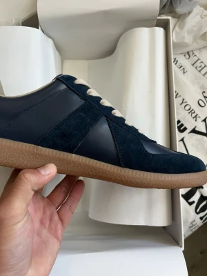 Maison margiela - Säljer nu mina Margielas endast använda 1 gång så de är i otroligt bra skick kan inte ens se täcken på användning. Hör av er för fler frågor eller fler bilder. Pris kan diskuteras byten kan också vara intressant 