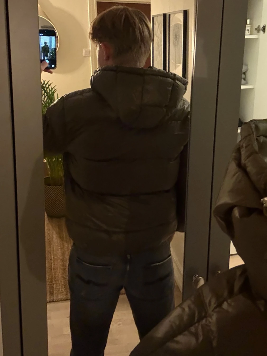 Olivgrön pufferjacka med huva - 1