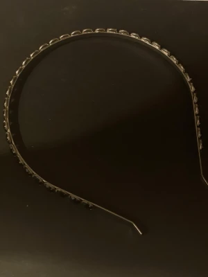 Alt diadem - Jätte fint diadem med svarta pärlor!