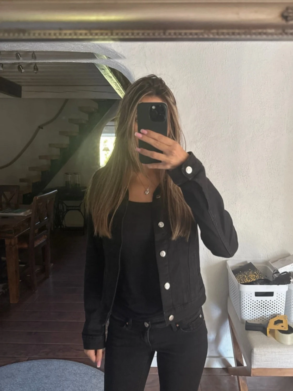 Svart jeansjacka med knappar