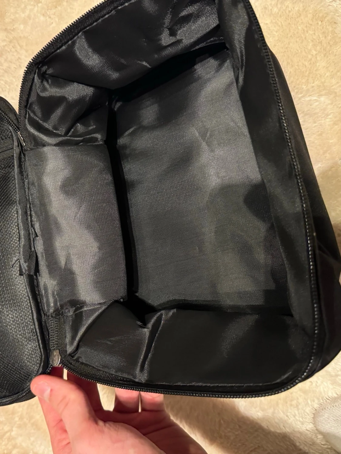 Svart necessär med dragkedja - 2