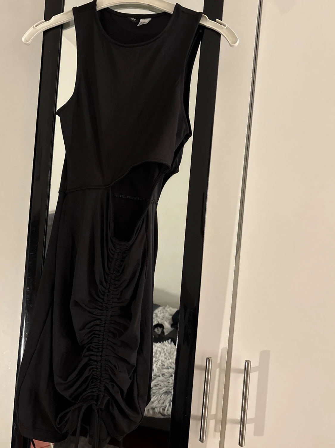 Svart ärmlös kortklänning med snörning