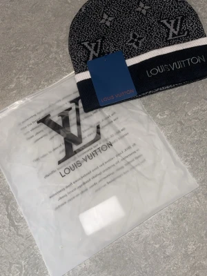 Svart mössa  - Jätte fin mössa helt ny inga skador 