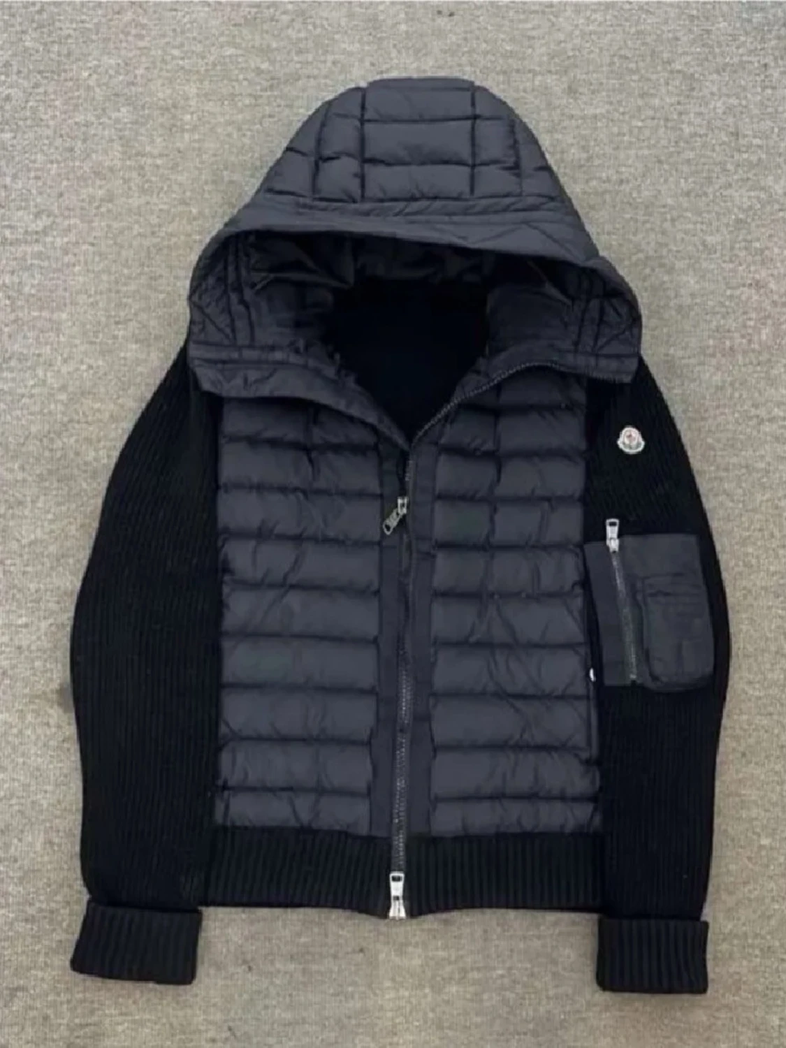 Svart Moncler pufferjacka med huva - 1