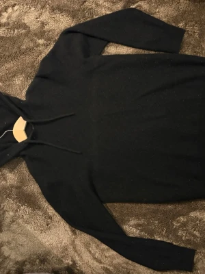 Merinoull x Kashmir hoodie - Bra skick hade sagt en liten xs.   Ny pris 1000kr