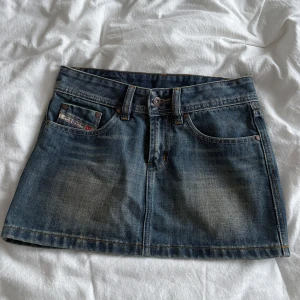 Minikjol - Jätte fin låg midjad jeanskjol från diesel som inte kommer till användning. Storlek S men den är nog mer som en xs/xs💕💕 