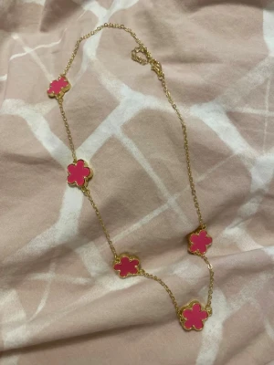 Halsband  - En jätte fin halsband som ej kommer till användning 