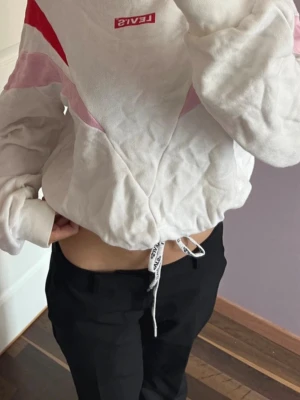 Tröja  - Levis tröja med snöre. 