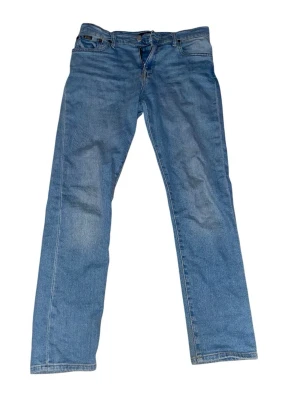 Ralph Lauren Jeans - Snygga ljusblå jeans från Ralph Lauren. Storleken är 164/14år men de sitter mer som 27/30.                                                               Skick 9/10, bara använnt ca 3 gånger.                             Skriv om ni har frågor eller funderingar 