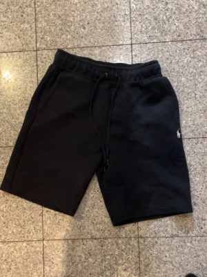 Ralph Lauren shorts - raffe shorts som e lite slimfit typ. Kan diskutera pris