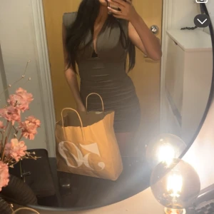 Zara klänning - Mörkgrön kort klänning från Zara