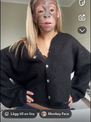 Svart kofta från Gina Tricot - Mysig svart kofta från Gina Tricot 💞💞💞lite nopprig inget som syns❤️‍🔥