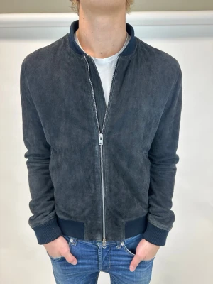 J.lindeberg jacka - Hej! Säljer nu denna riktigt feta j.linderberg jackan i mocka då den är 8/10 i skick o storlek M.  Bara höra av dig om det är några frågor