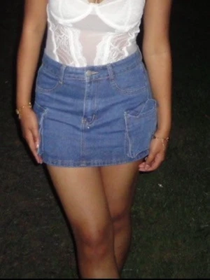 Blå jeanskjol med fickor - Använder ej