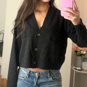 Stickad kofta - Stickad kofta från mango! 🩵