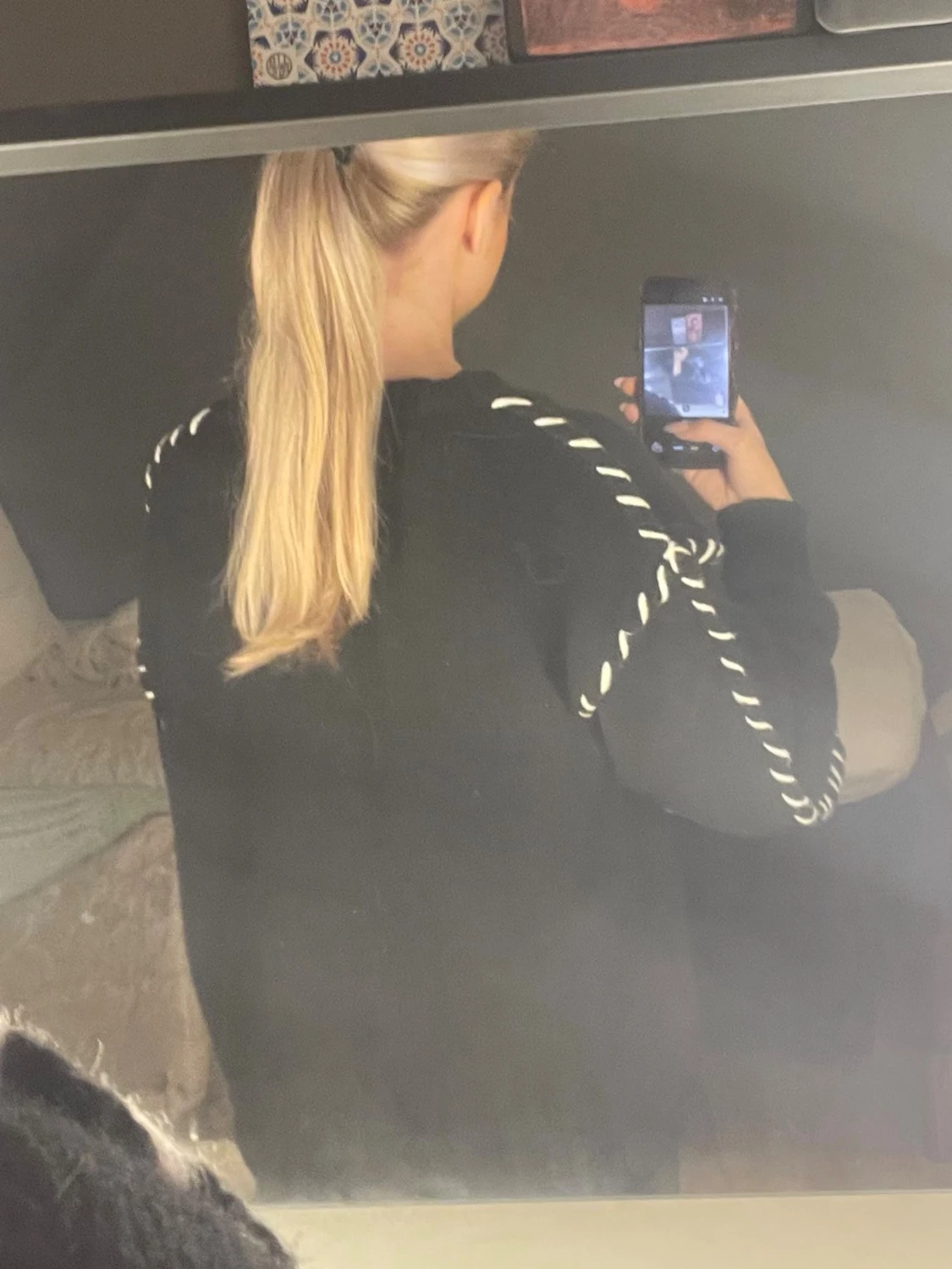 Svart stickad tröja  - 1