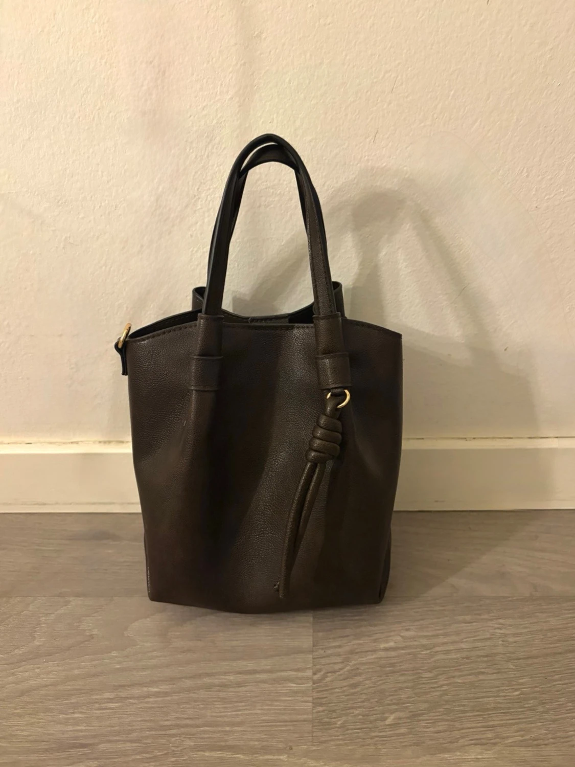 Mörkbrun bucket handväska 