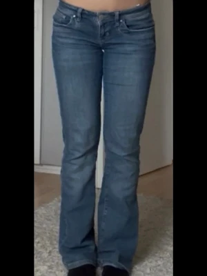 Ltb jeans valarie - Lågmidjade Ltb jeans i modellen valarie. Extremt sköna och snygga men använder aldrig de längre 💕💕 nypris är ca 900 kr