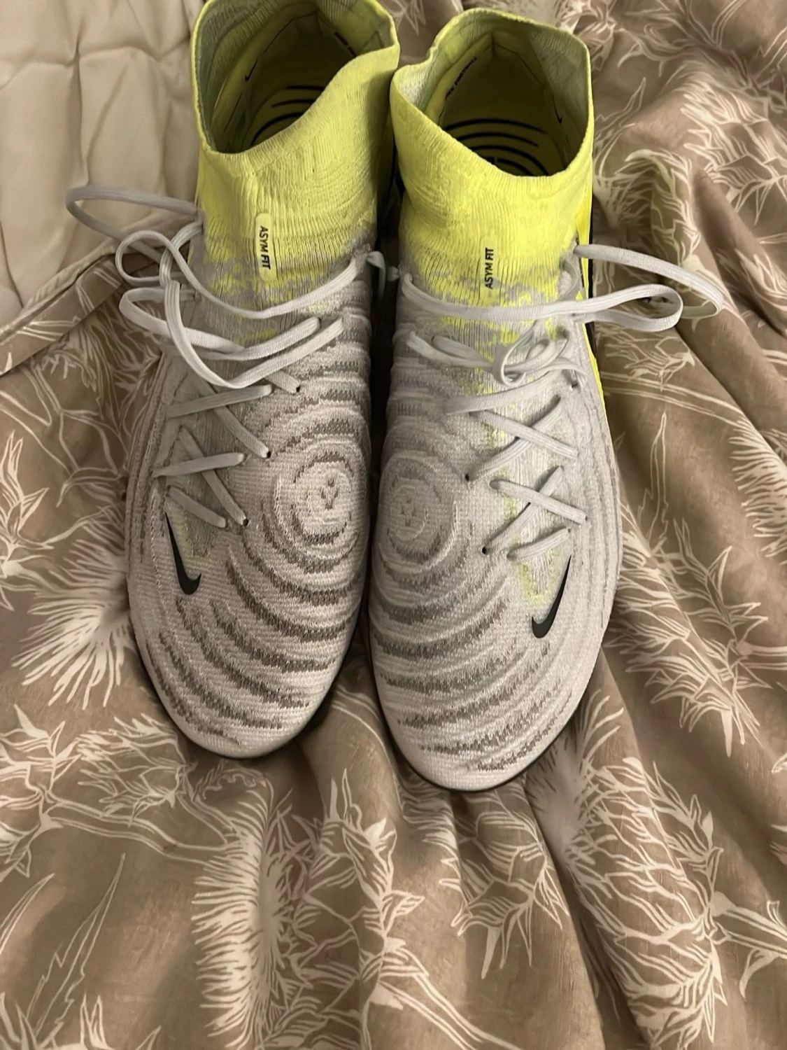 Nike Phantom Luna fotbollsskor gul/vit