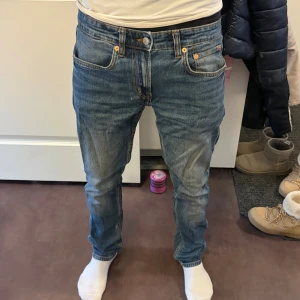 jeans lager 157 - säljer ett par riktigt prisvärda jeans från lager 157 som knappt blivit använda. passformen är slimmy och sitter riktigt bra längds benen.