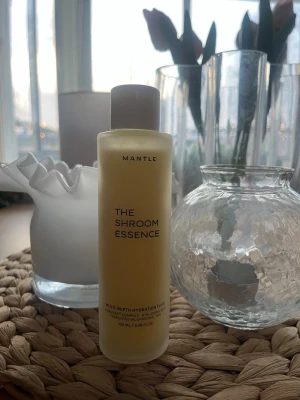 Mantle The Shroom Essence toner - The Shroom Essence från Mantle endast testat någon fåtal gång så inprincip helt oanvänd💓 Nypris 600kr