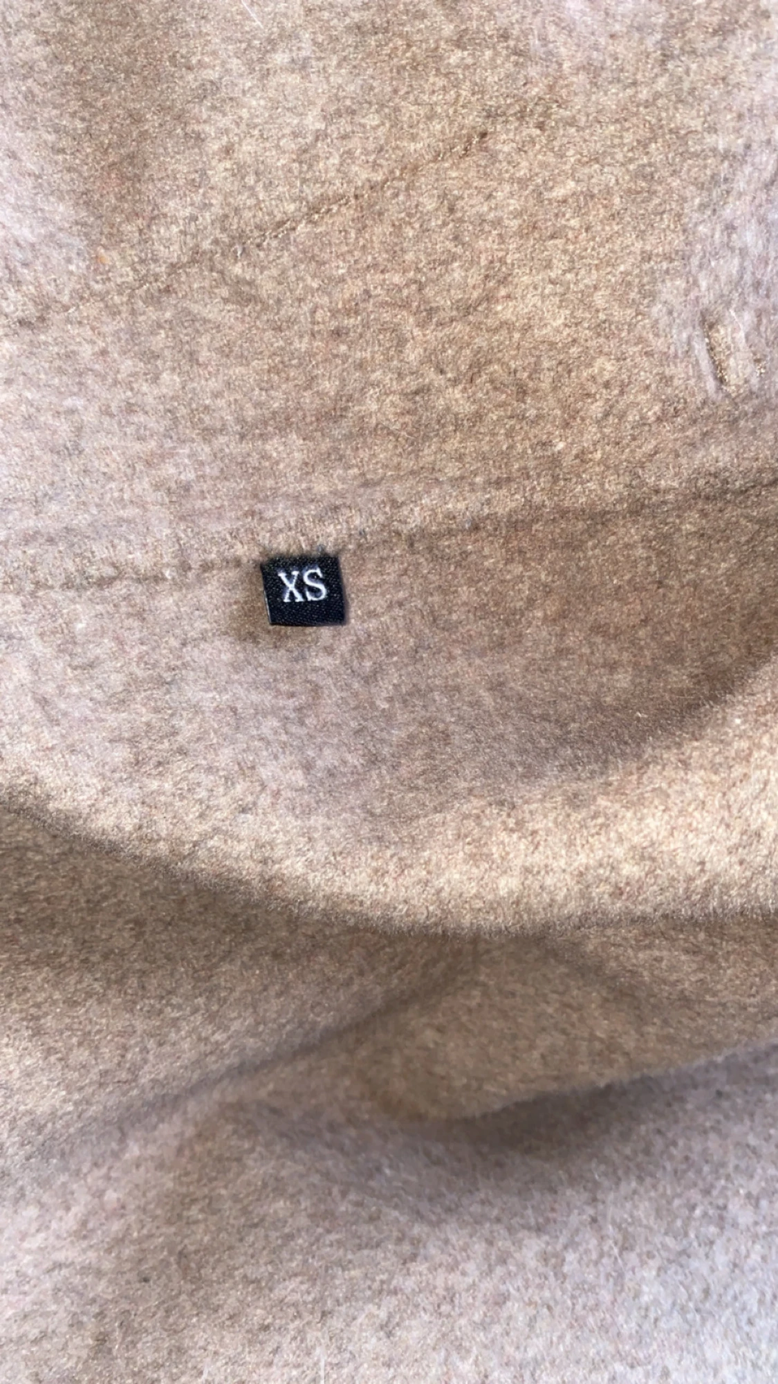 Beige kappa med fuskpäls och bälte - 4