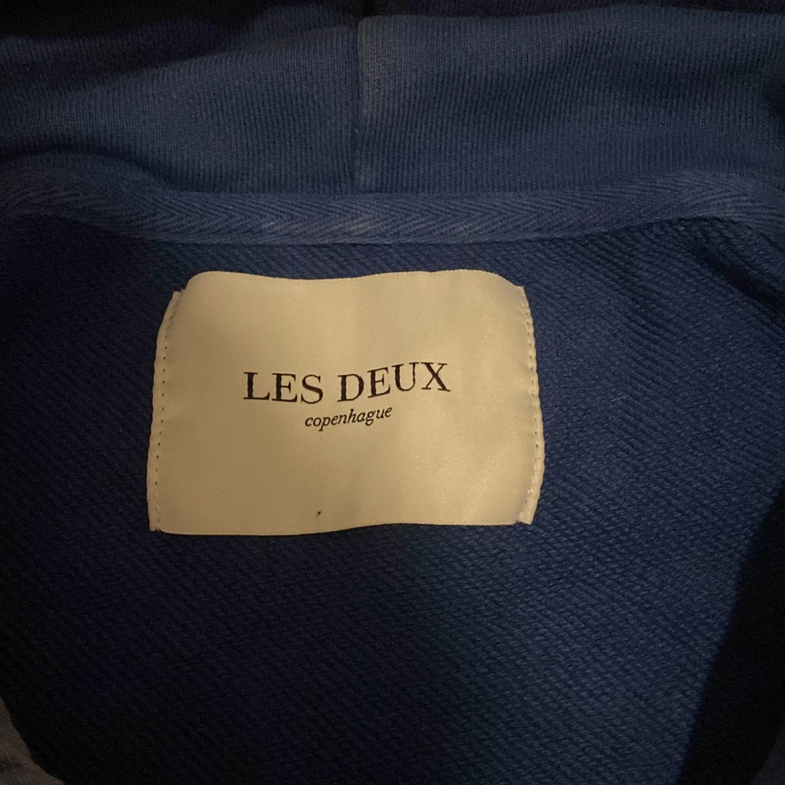 Blå hoodie från Les Deux - 3