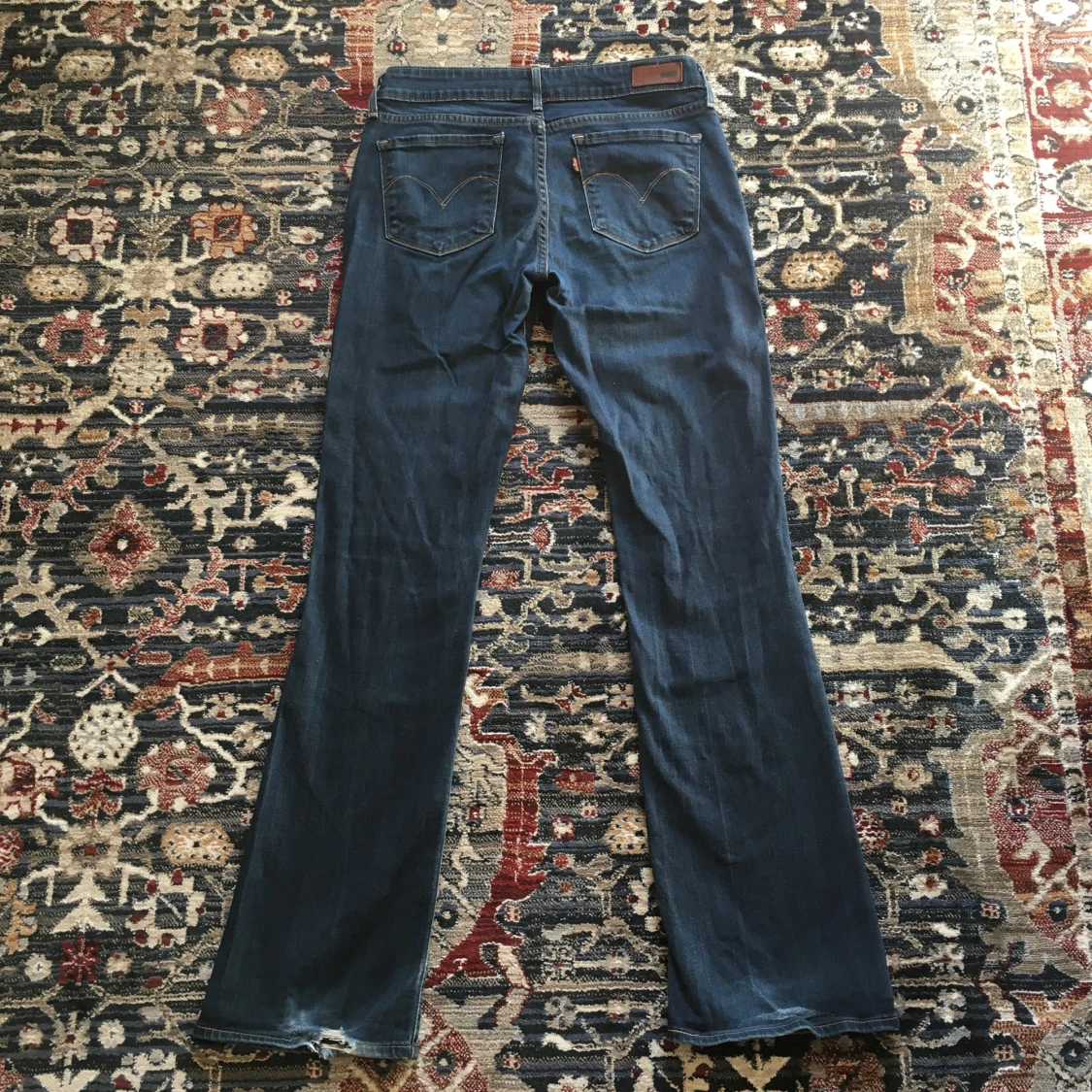 Mörkblå lowwaist flare jeans, Levi’s  - 2
