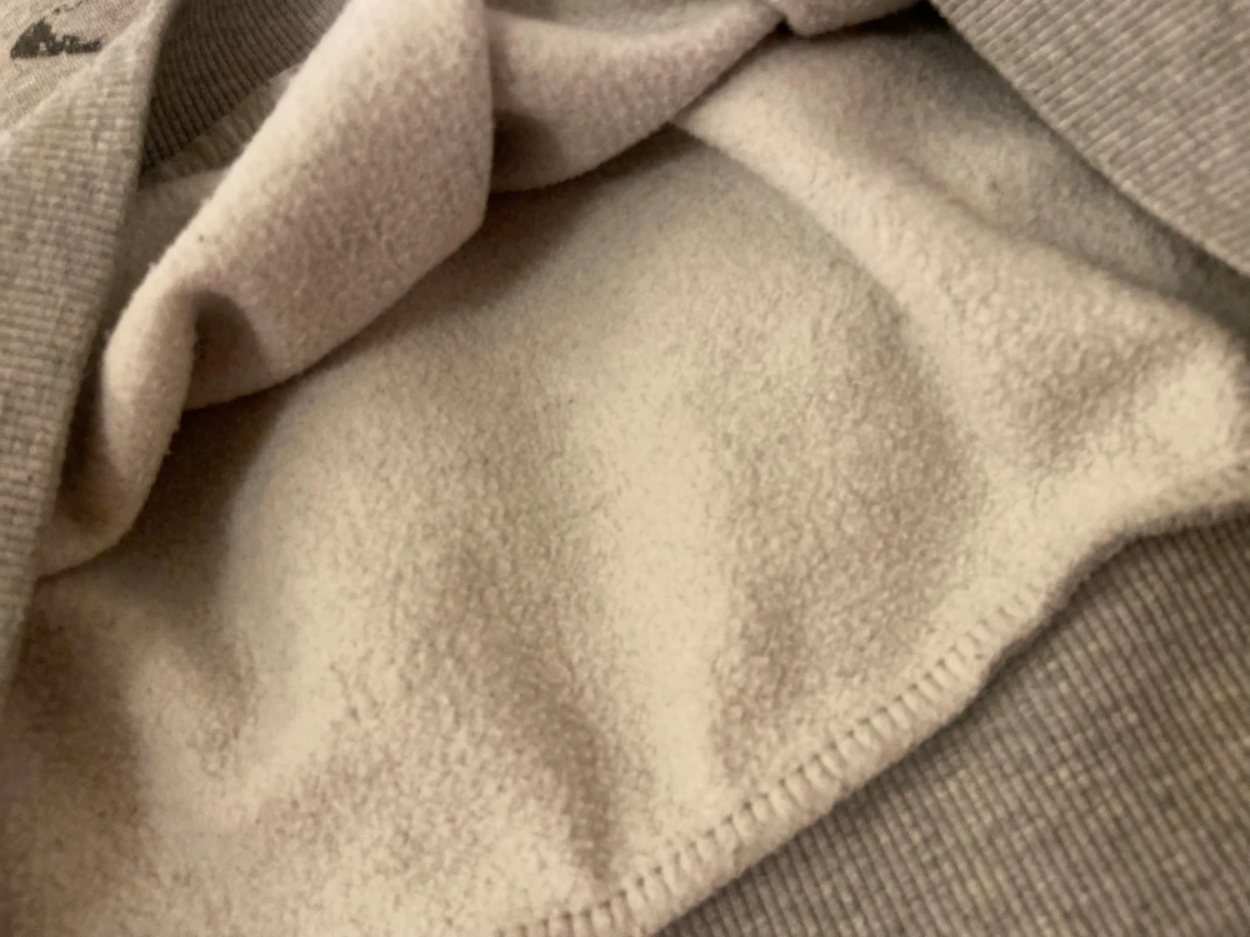 Grå hoodie från Gina - 4