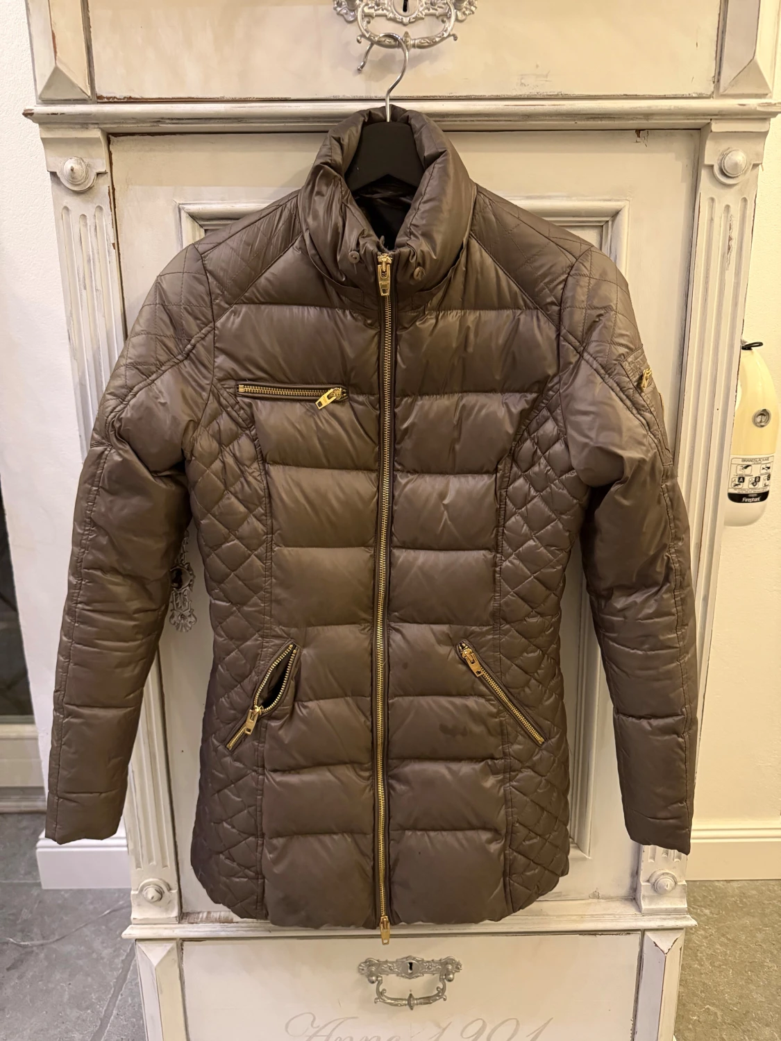 Brun quiltad pufferjacka Rockandblue