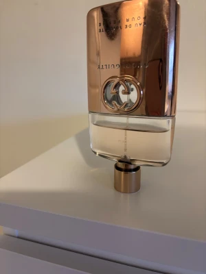 Gucci Guilty Pour Femme EdT - Gucci Guilty Pour Femme Eau de Toilette ca 15 ml kvar i den.