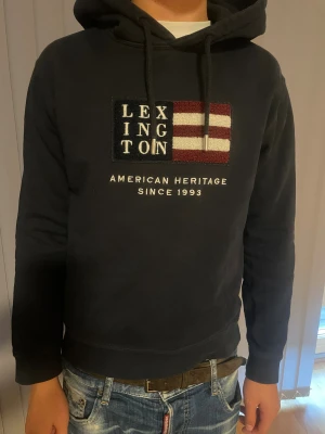 Lexington Hoodie  - Jättefin hoodie från Lexington som blivit för liten!! Passar så bra till allt 