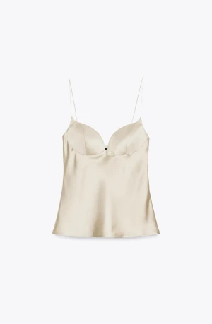 Satintopp från Zara - Populär satintopp från Zara. Skriv privat för fler bilder och frågor!🌟