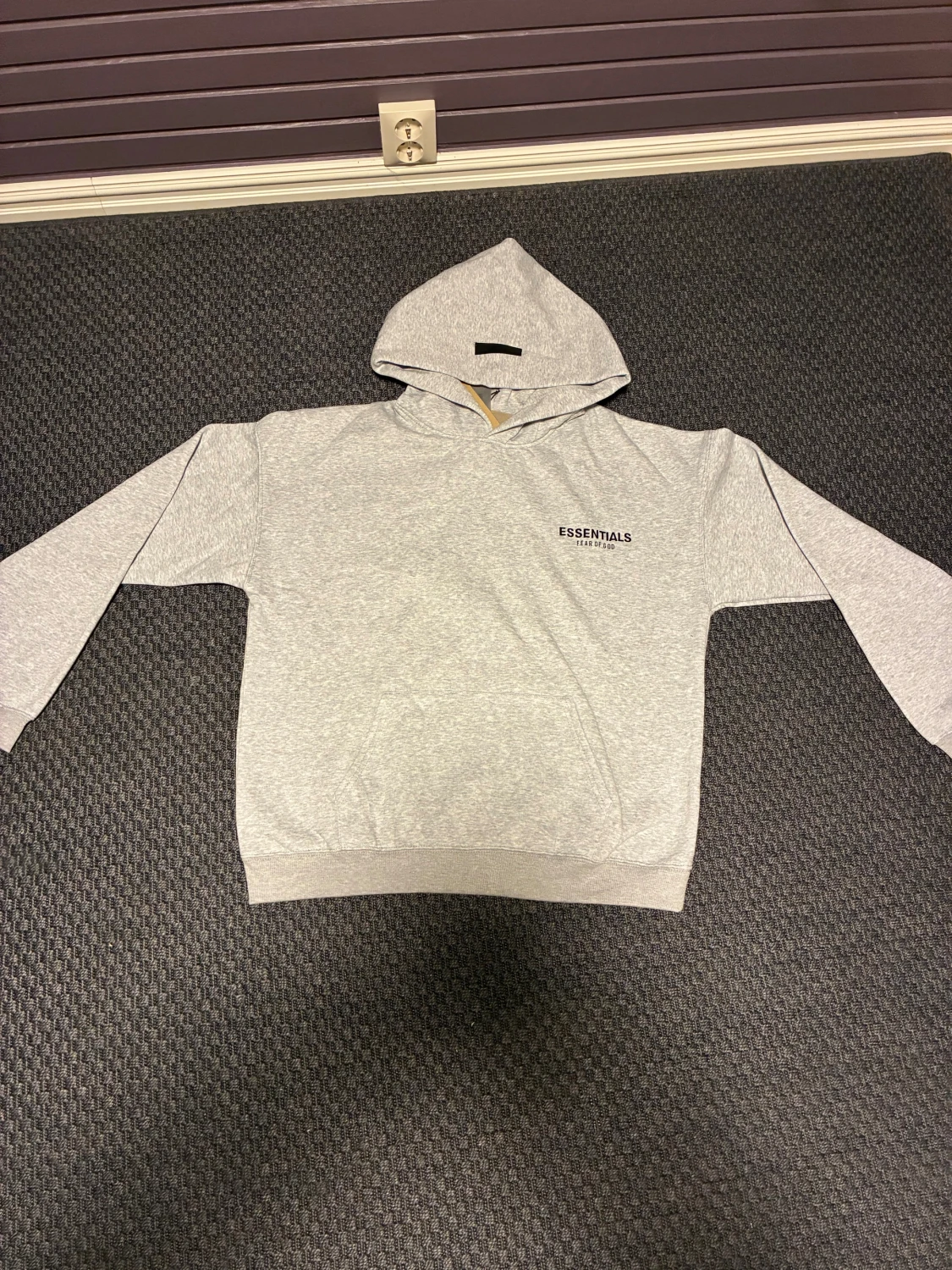 Grå Essentials Fear of God hoodie