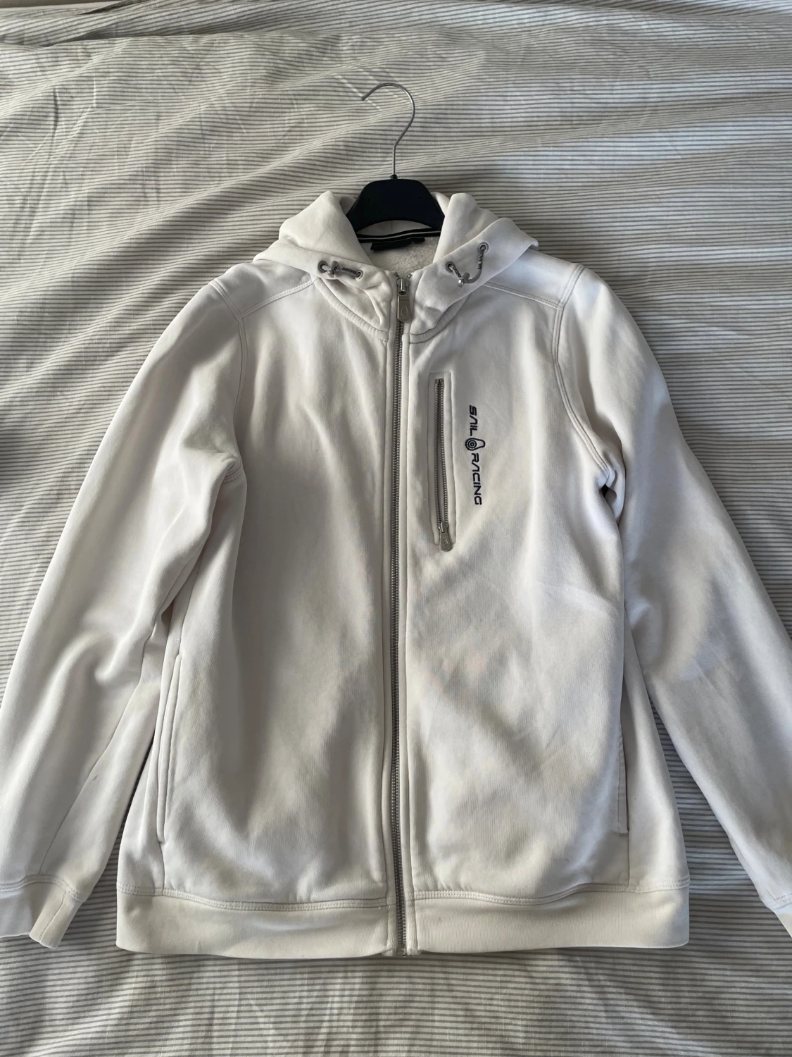 Vit hoodiejacka från Sail Racing