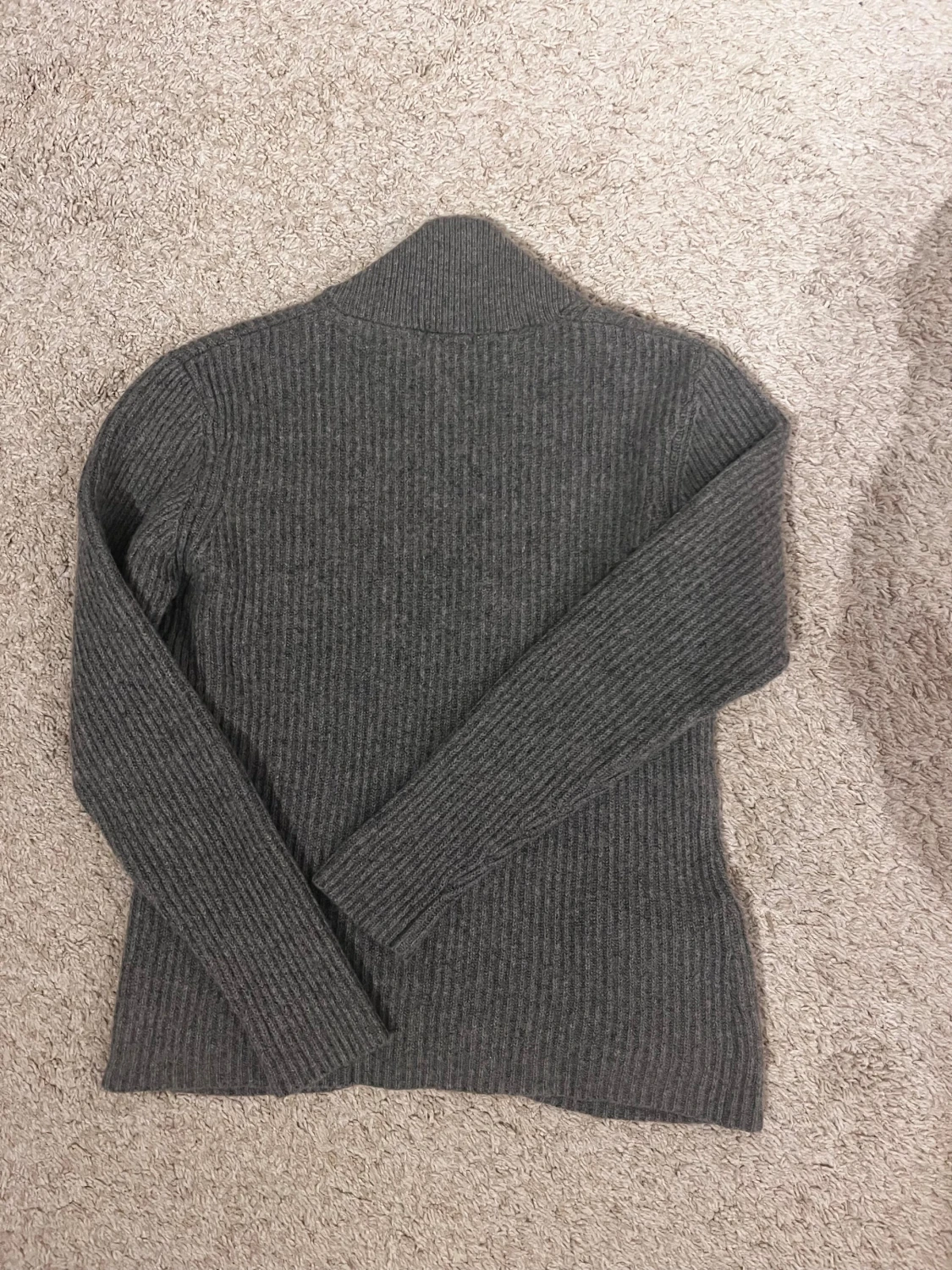 Grå ribbad kofta från Filippa K - 1