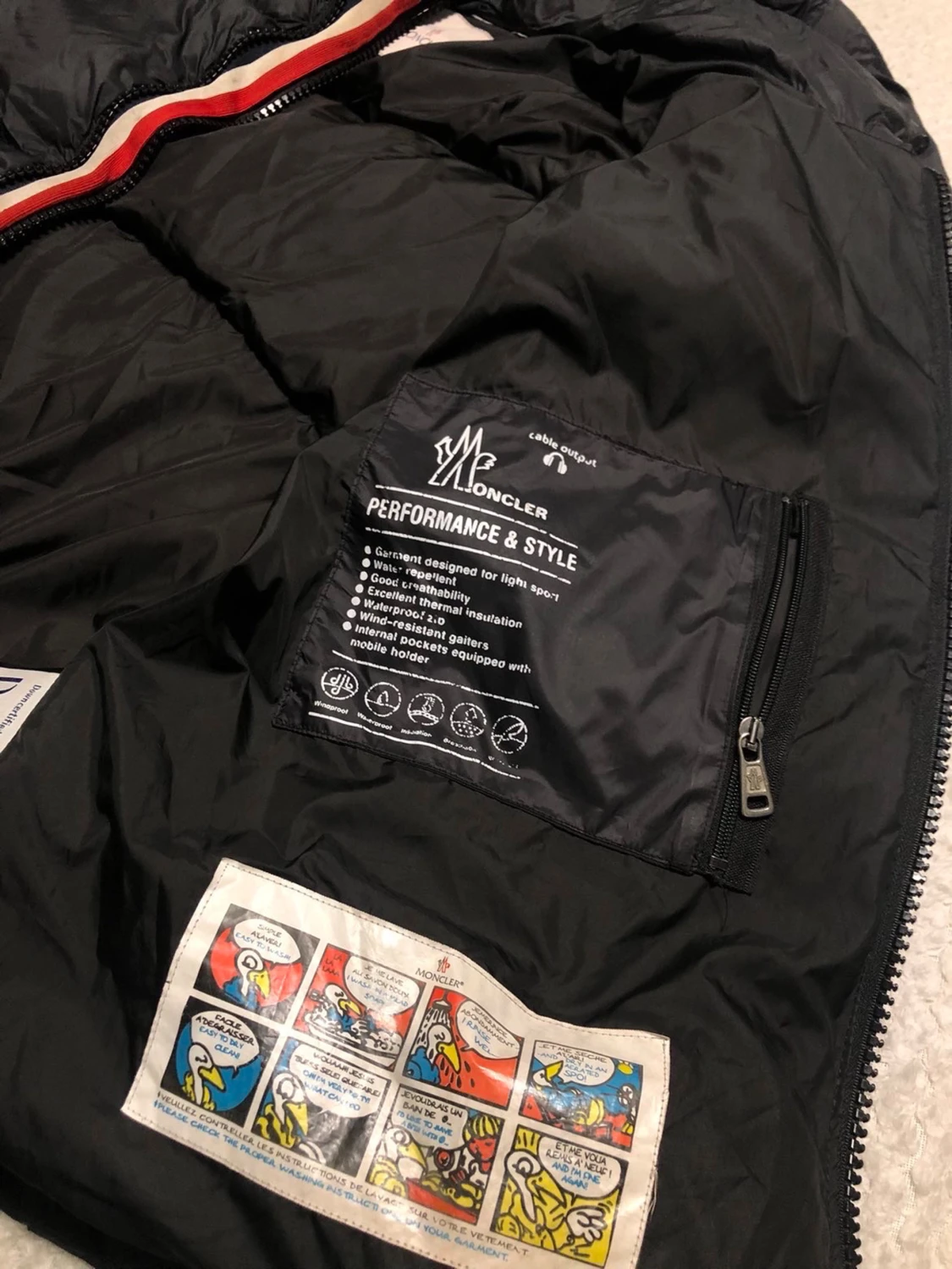 Svart Moncler dunjacka med huva - 2