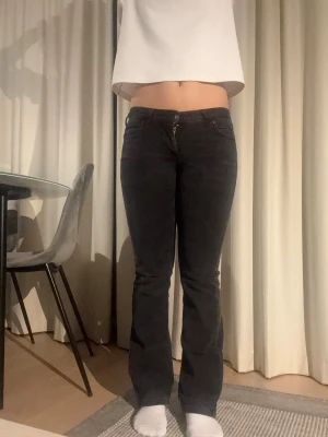 Lee jeans - Säljer mina lågmidjade lee jeans i mycket bra skick pga att de har blivit för små för mig.