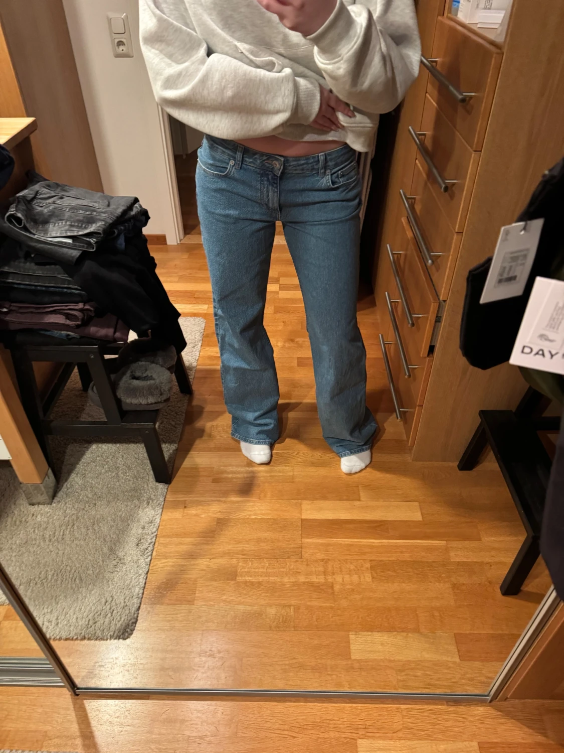 Lågmidjade raka jeans från NA-KD